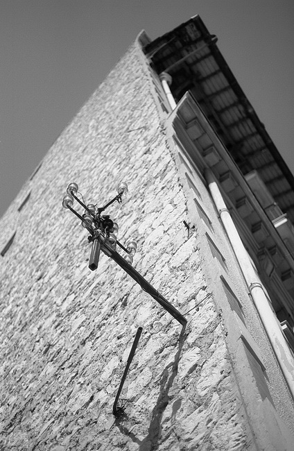 Contact coupé